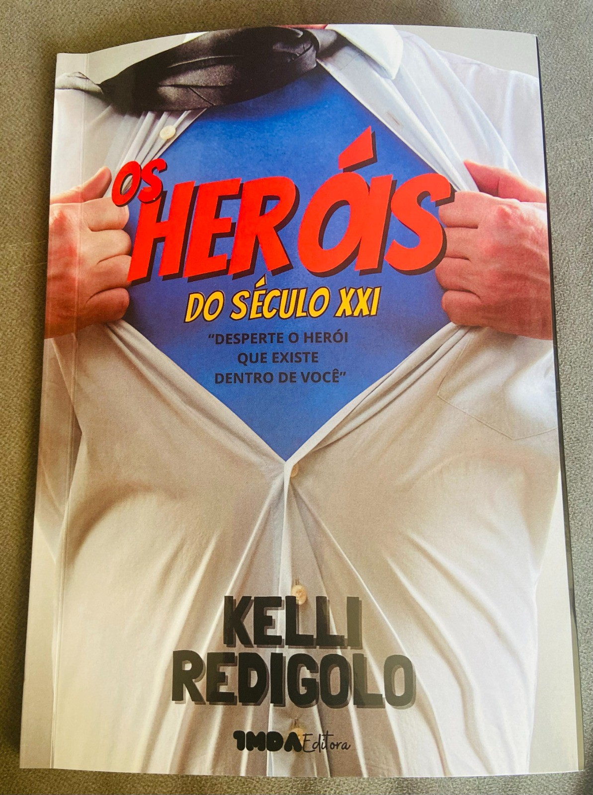 Livro Os Heróis do Século XXI - Kelli Redigolo